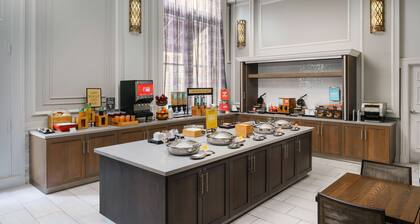 Hampton Inn & Suites Baltimore Inner Harbor