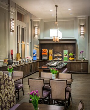 A modern kitchen with a central island, equipped with various appliances and a buffet setup. - Hampton Inn & Suites Baltimore Inner Harbor (Baltimore)