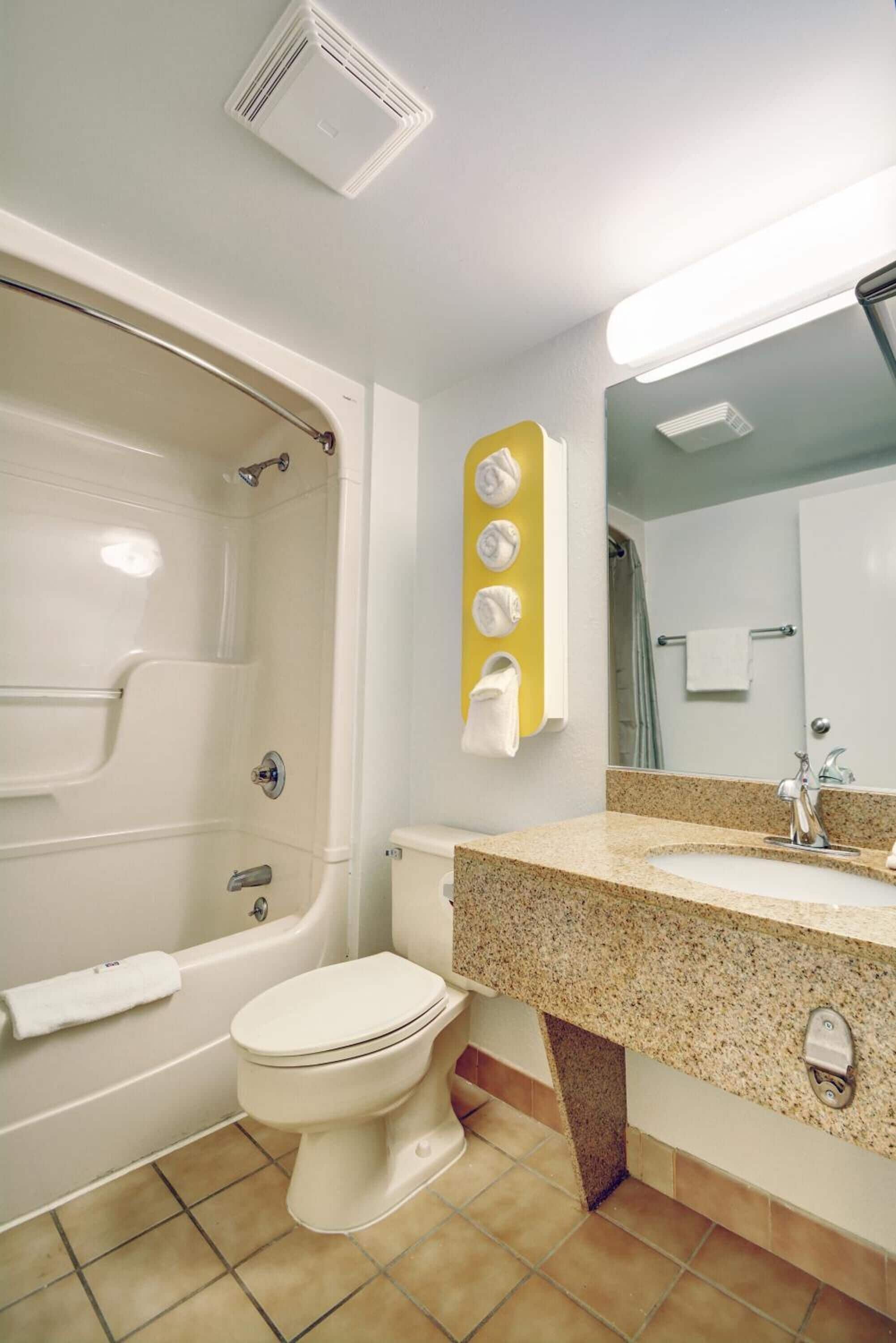Combined shower/bathtub, hair dryer, towels