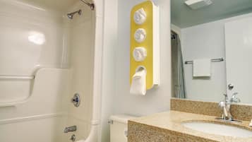 Combined shower/bathtub, hair dryer, towels
