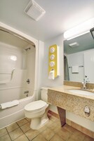 Combined shower/tub, hair dryer, towels