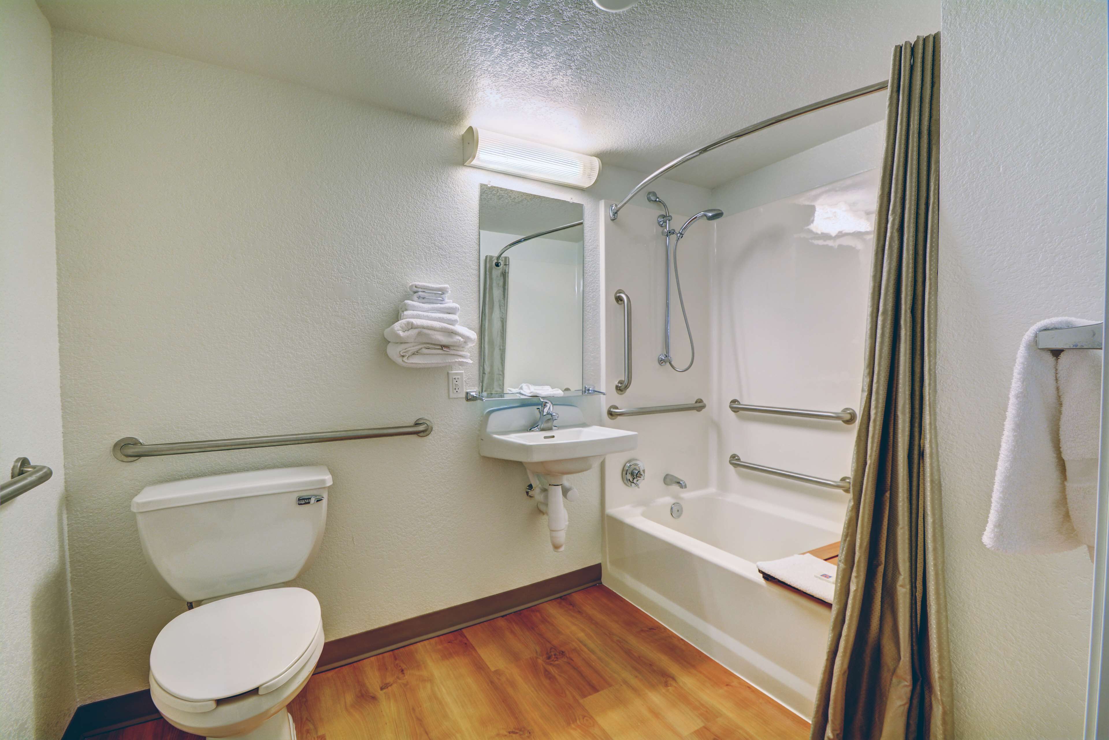 A bathroom with a toilet, sink, and bathtub.