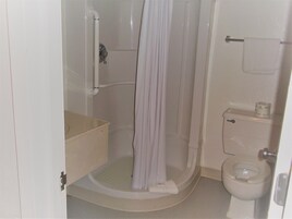 淋浴设施、毛巾