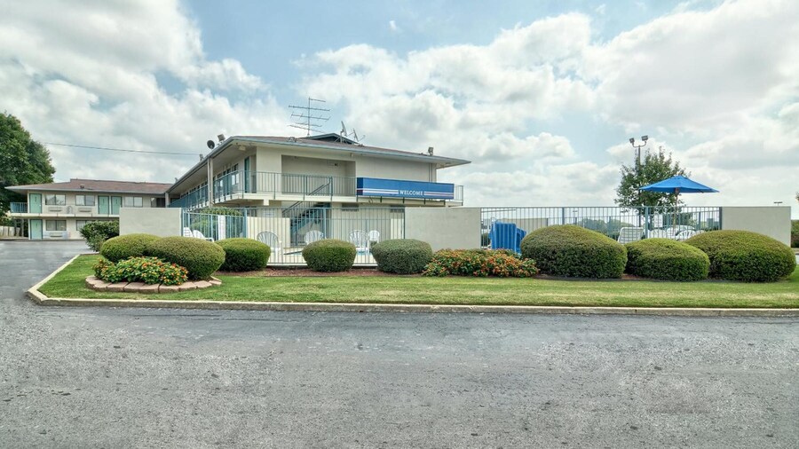 Skyline Inn