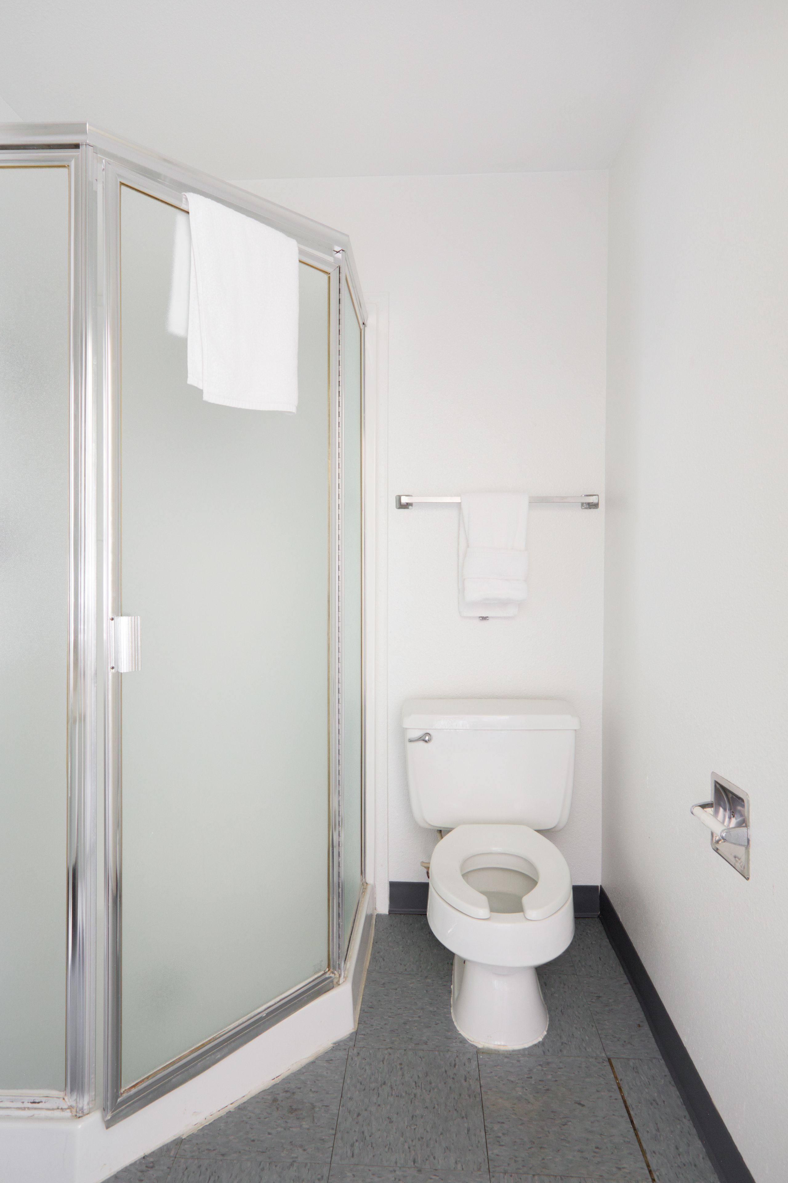 Kostenlose Toilettenartikel, Handtücher