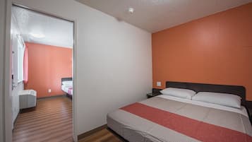 Wi-Fi gratuito, lenzuola, orologio con sveglia