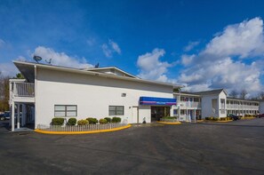 Front of property - Motel 6 Chattanooga, TN (Chattanooga)