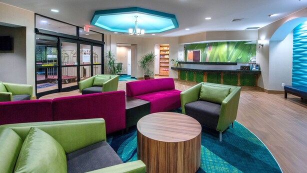 Lobby-lounge