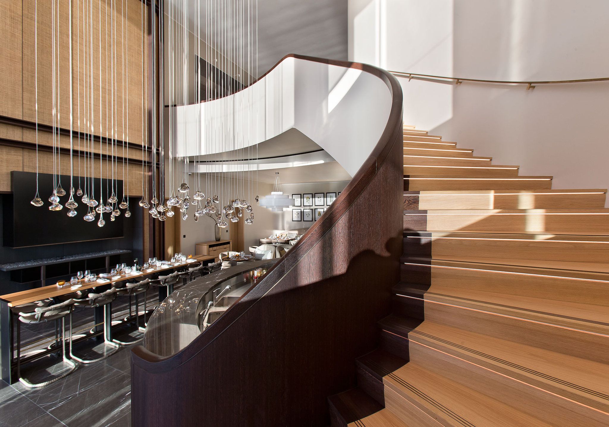 2 restaurants servant le déjeuner et le dîner