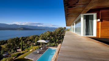 Villa, piscine privée, vue mer | Vue de la chambre