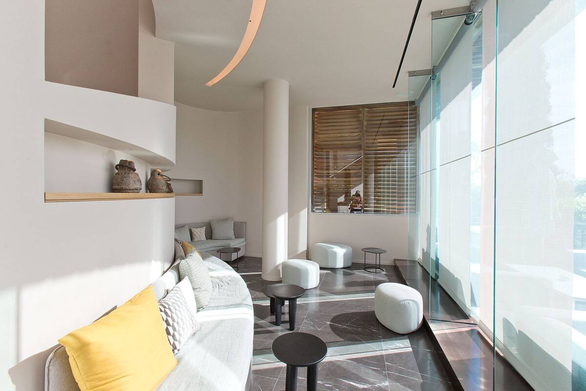 2 restaurants, lunch, dinner served; mediterranean cuisine