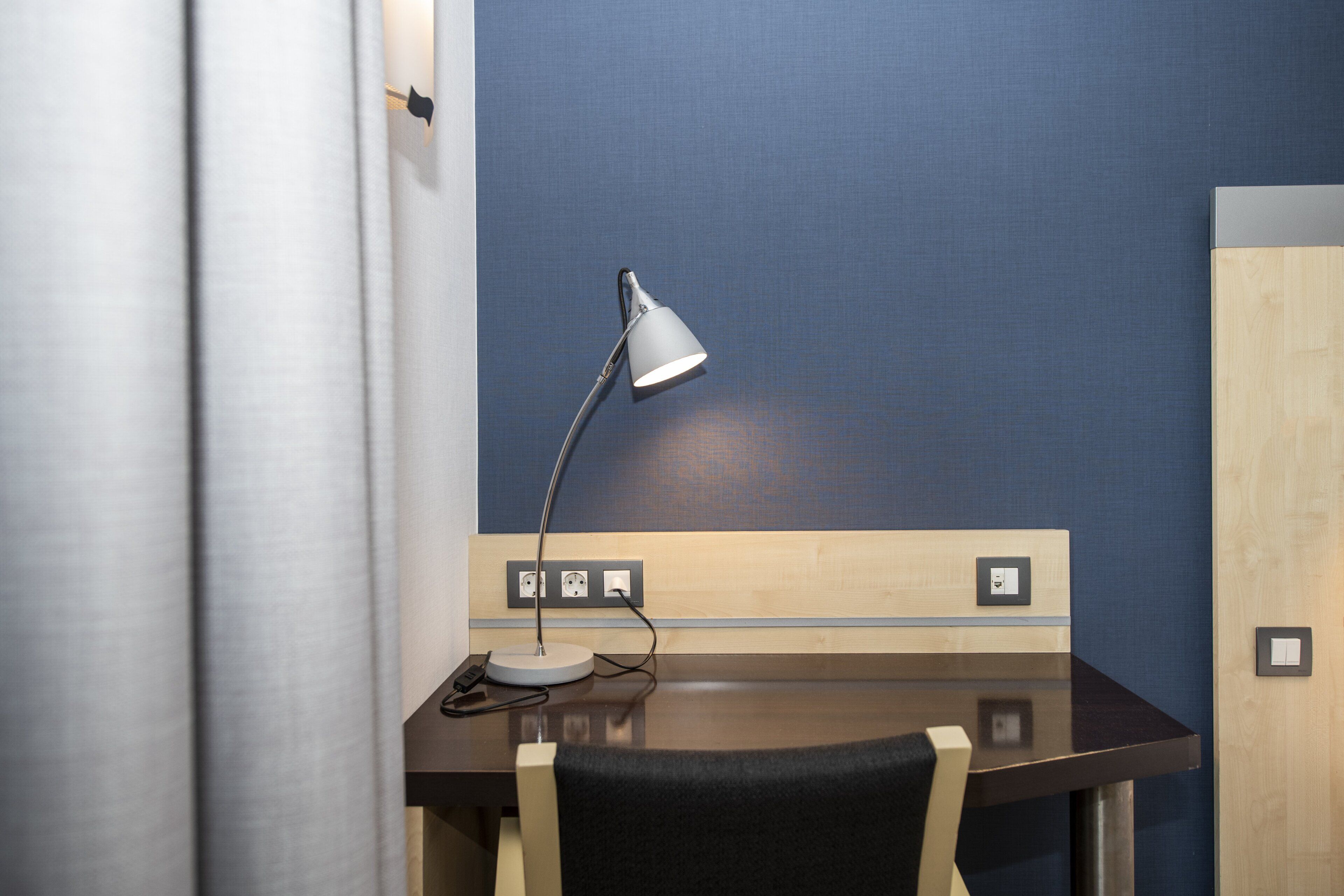 1 bedroom, desk, blackout curtains, soundproofing