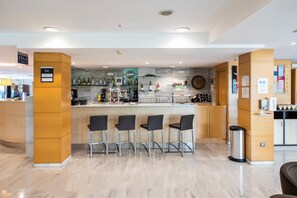 Bar (on property) - Holiday Inn Express Barcelona-Montmeló by IHG (Granollers)