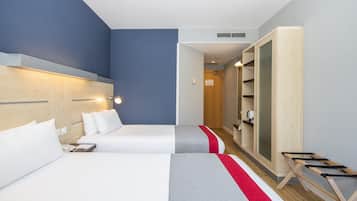 Schreibtisch, Verdunkelungsvorhänge, schallisolierte Zimmer
