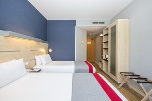 Desk, blackout curtains, soundproofing, free cots/infant beds - Holiday Inn Express Barcelona-Montmeló by IHG (Granollers)