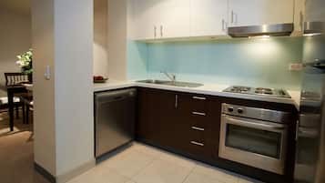 Refrigerador, microondas, horno, placa de cocina