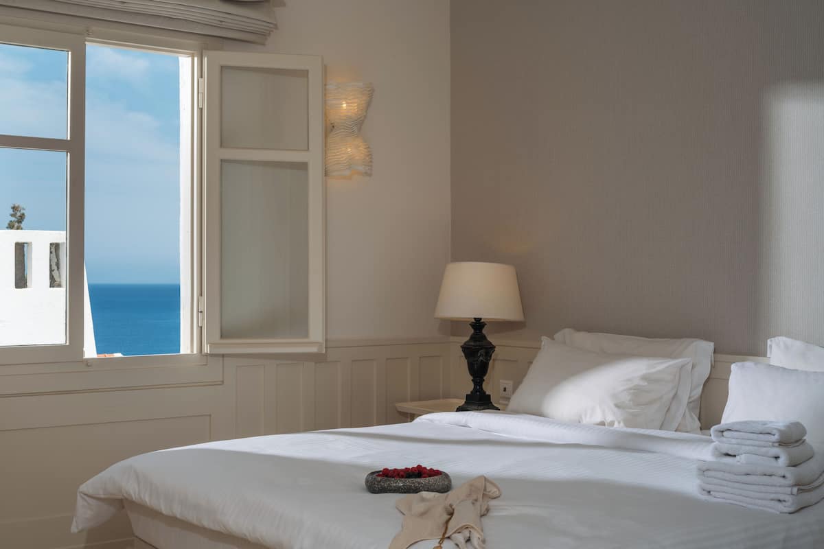 Villa, 3 chambres, piscine privée, vue sur la mer | 2 chambres, literie de qualité, couette en duvet, minibar
