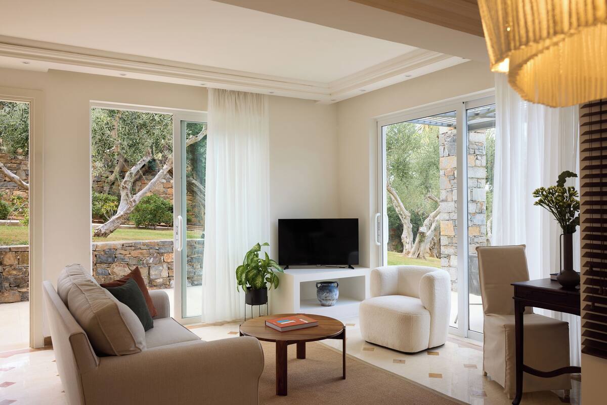 One Bedroom Deluxe suite with Garden or Sea view | Living area | Smart TV