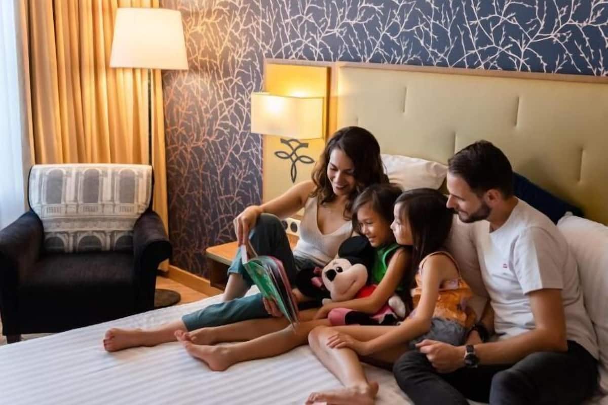 Hypo-allergenic bedding, minibar, in-room safe, desk