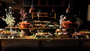 A buffet setup with various food items and floral decorations. - Dream Castle Hotel (Magny-le-Hongre)