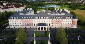 Front of property - Dream Castle Hotel (Magny-le-Hongre)