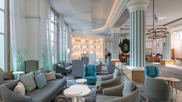 Coin salon dans le hall