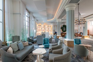 Lobby sitting area - Dream Castle Hotel (Magny-le-Hongre)