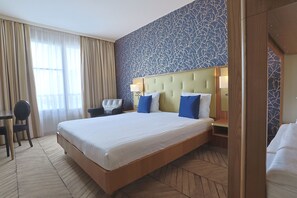 Hypo-allergenic bedding, minibar, in-room safe, desk - Dream Castle Hotel (Magny-le-Hongre)