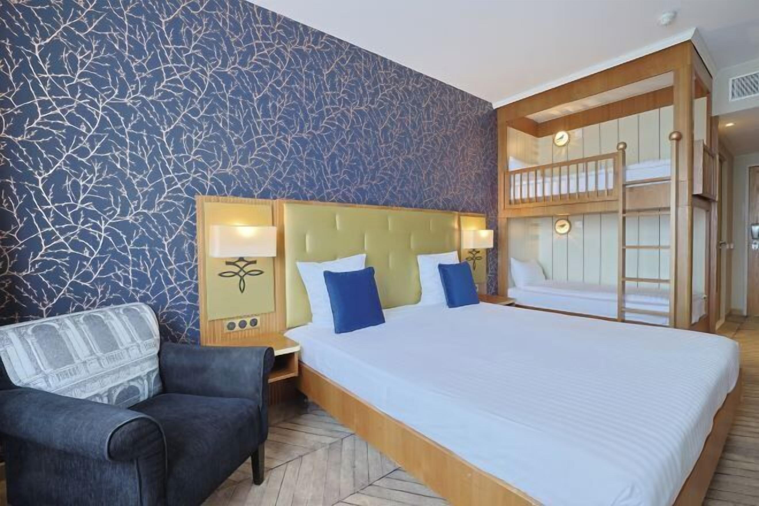 Bộ đồ giường kháng dị ứng, minibar, két bảo mật tại phòng, bàn 