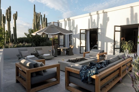 Egyptian cotton sheets, premium bedding, down comforters, pillowtop beds. Hotel Matilda, a Member of Design Hotels