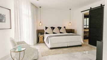 Deluxe Room | Egyptian cotton sheets, premium bedding, down comforters, pillowtop beds
