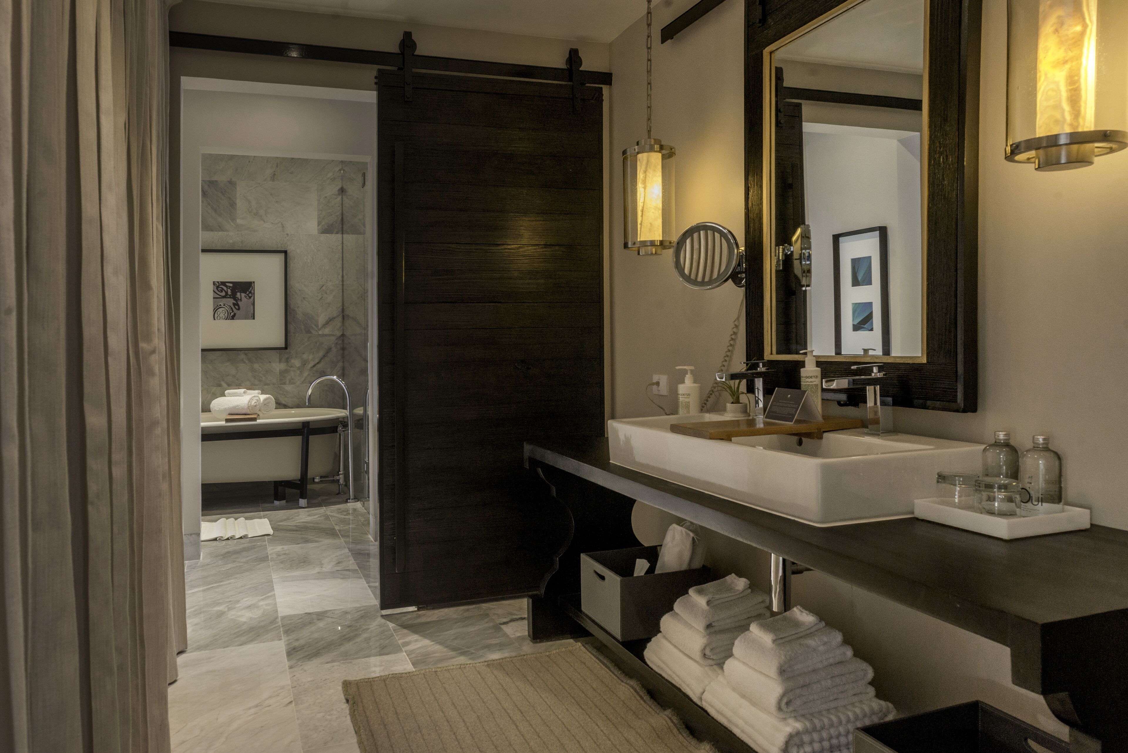 suite (owner, c) | bathroom | combined shower/bathtub, rainfall showerhead, designer toiletries