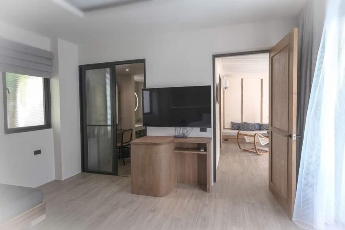 Private kitchen | Fridge, coffee/tea maker