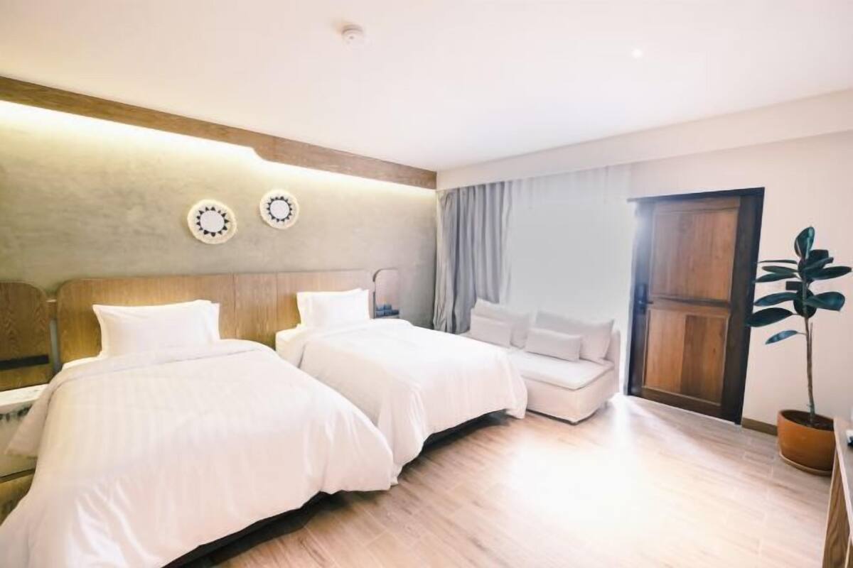 Minibar, in-room safe, blackout curtains, free WiFi
