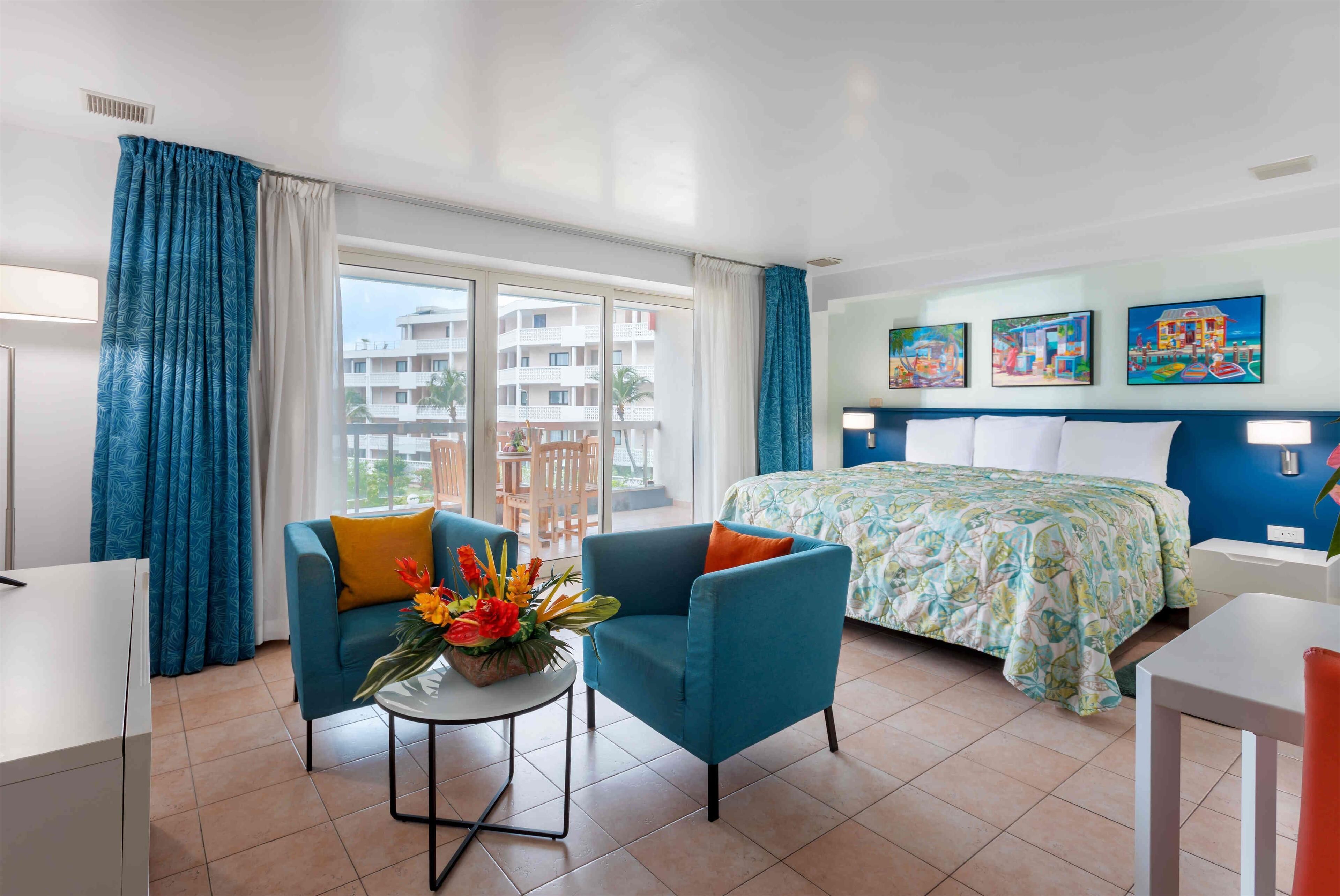 Hypo-allergenic bedding, in-room safe, desk, blackout curtains