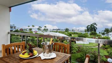 Suite, 1 Bedroom, Balcony, Ocean View | 1 bedroom, hypo-allergenic bedding, in-room safe, desk