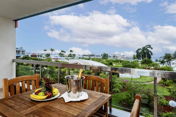 Suite, 1 chambre, balcon, vue sur lâocĂ©an | Literie hypoallergĂ©nique, coffre-fort, bureau, rideaux dâobscurcissement