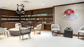 Couples treatment rooms, sauna, body treatments, hot stone massages