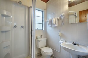 Standardzimmer, 1 Queen-Bett und Schlafsofa | Badezimmer