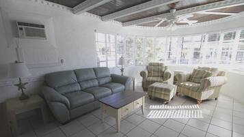 Télévision à écran plat de 32 pouces avec chaßnes par cùble, télévision