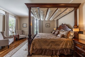 奢华客房, 1 张特大床, 按摩浴缸 | 高档床上用品、特色装修、特色家居、遮光窗帘