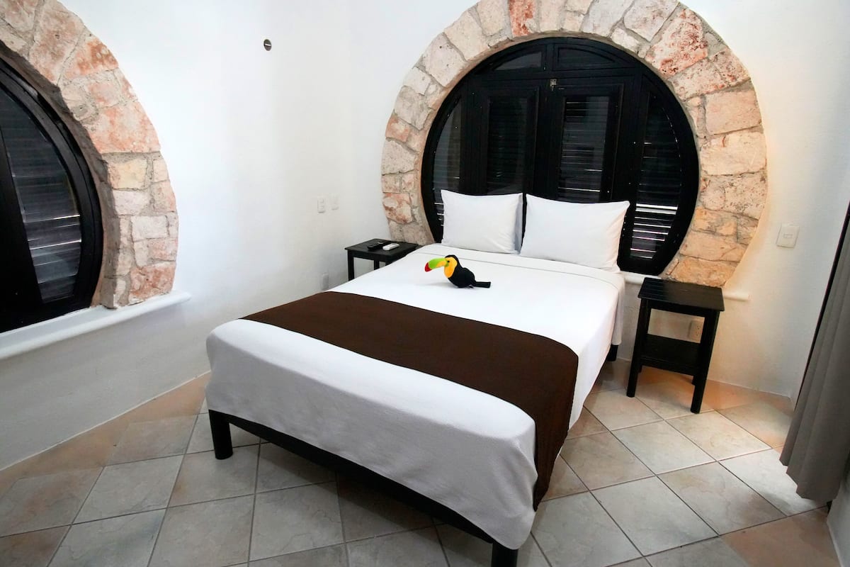 In-room safe, blackout curtains, free WiFi, bed sheets