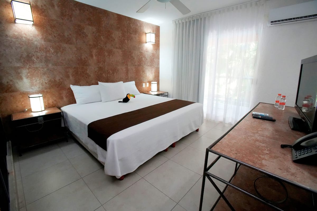 In-room safe, blackout curtains, free WiFi, bed sheets