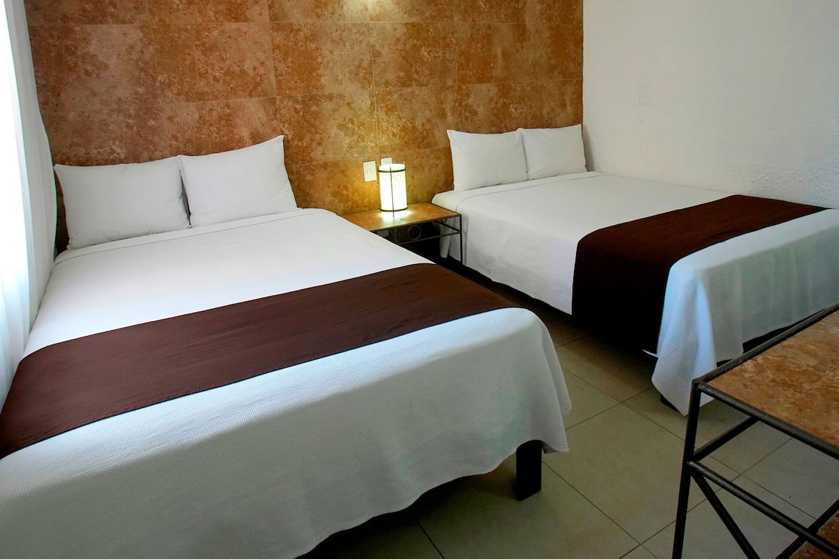 Deluxe kamer | Een kluis op de kamer, verduisterende gordijnen, gratis wifi, beddengoed