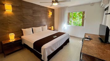 Habitación Deluxe | Caja de seguridad en la habitación, cortinas blackout y wifi gratis