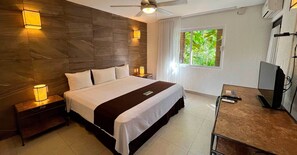 Deluxe Room | In-room safe, blackout drapes, free WiFi, bed sheets