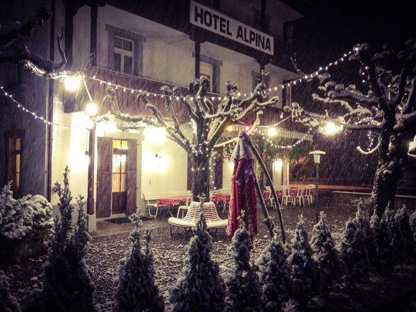Façade de l’hébergement - soirée/nuit