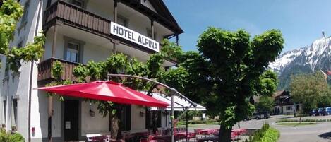 Breakfast, dinner served; local cuisine, al fresco dining