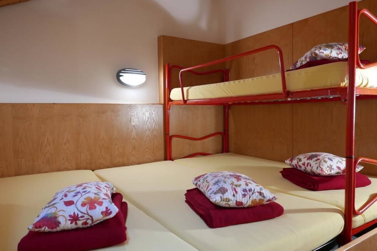 Private 3 bed dorm, shared bathroom | Wi-fi (inkludert) og sengetøy