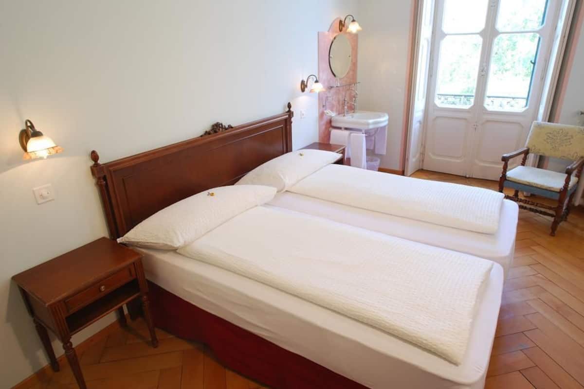 Antique room shared bathroom | 免费 WiFi、床单